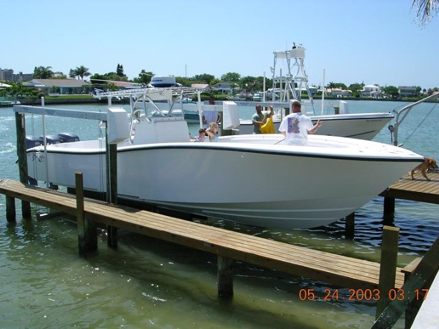 Open-bow boatlift